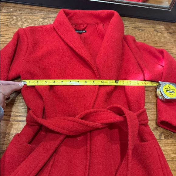 Red coat - Picture 4 of 5